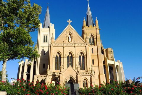 Perth Scavenger Hunt: Perched On A Swan - Lightning Ridge Tourism 1