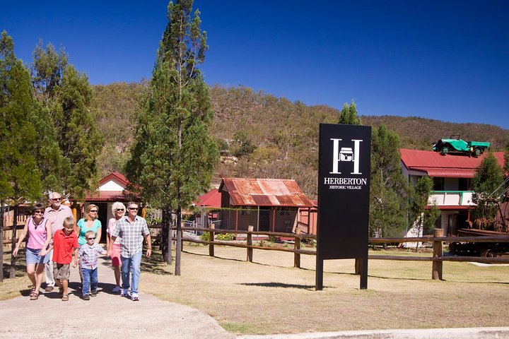  Lightning Ridge Tourism